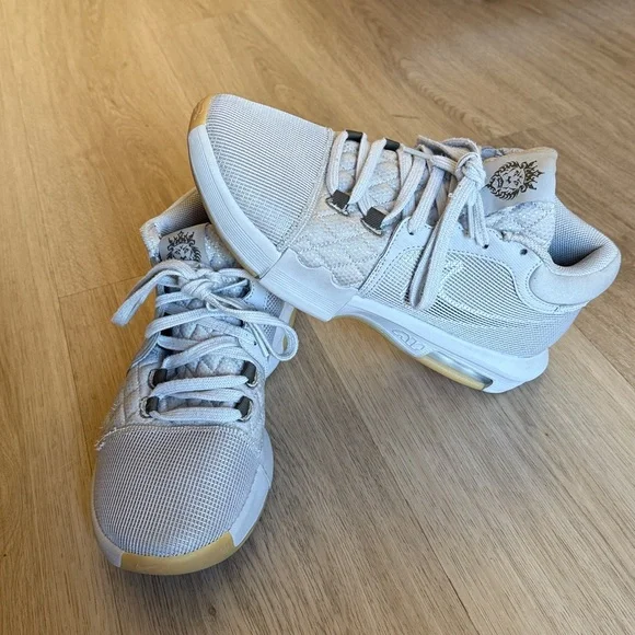 Nike Men’s Basketball Shoes in Light Gray - Picture 2 of 7